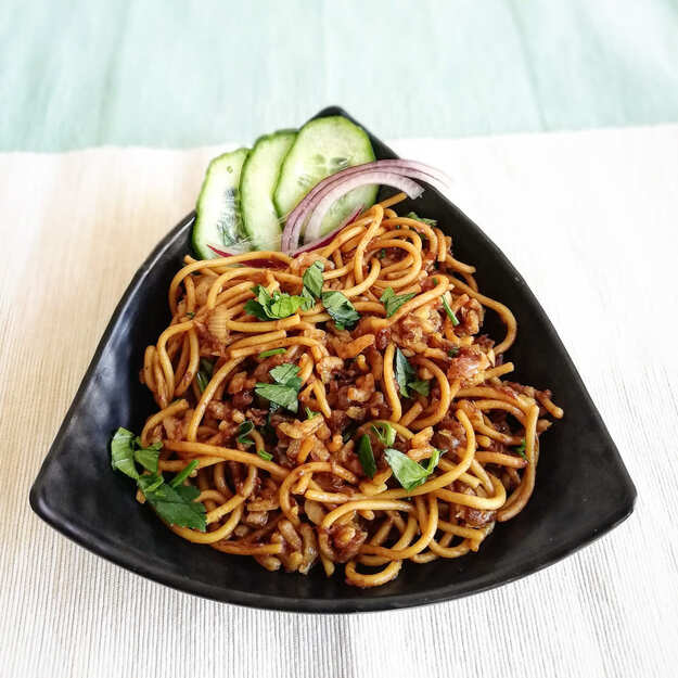 Surinamische Nudeln mit getrockneten Krabben