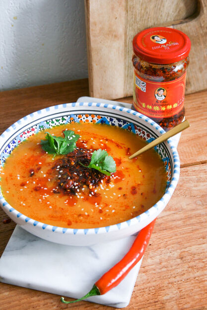 Asiatische Kürbissuppe mit knusprigem Chili-Öl